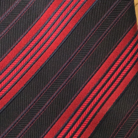 Vintage Gianni Viera Made in Italy Men’s Silk Tie Red and Blue - Picture 2 of 8